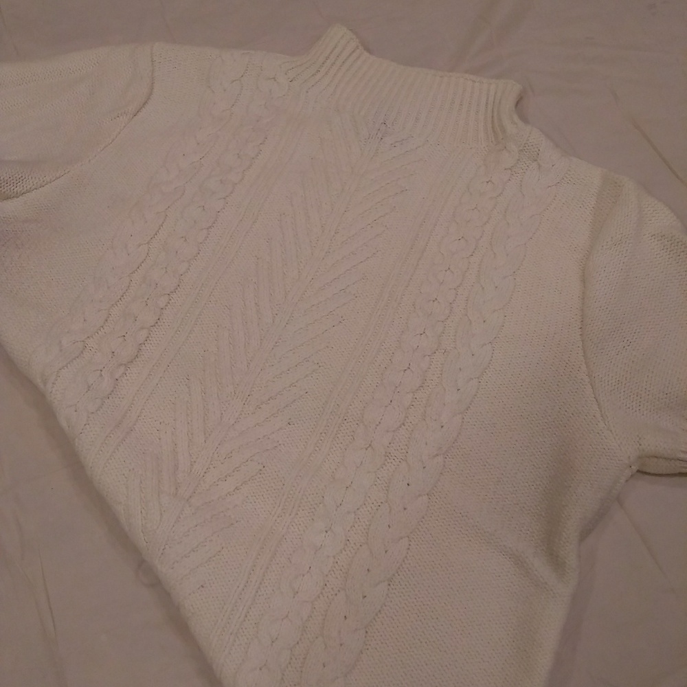 Cream GAP short sleeve sweater